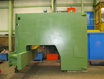 Maschinenständer (Gewicht: 35 Tonnen pro Stück, Länge: 4.500 mm, Breite: 4.500 mm, Höhe: 3.500 mm) - geglüht - sandgestrahlt - grundiert und lackiert
