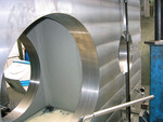 Mechanische Bearbeitung eines Pressen-Stößels (Gewicht: 15 Tonnen, Länge: 3.500 mm, Breite: 1.950 mm, Höhe: 1.000 mm)