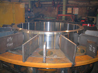 Getriebegehäuse (Tunnelbohrmaschine) (Gewicht: 56 Tonnen, Durchmesser: 4.800 mm, Höhe: 1.800 mm) - Teil-Zusammenbau mit vorbearbeiteter Nabe