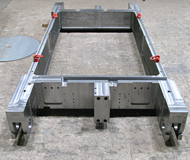 Maschinen-Grundrahmen (z.B. für Stranggießanlagen) (Gewicht: 7 t, Länge: 4,5 m, Breite: 2,7 m, Höhe: 0,5 m)