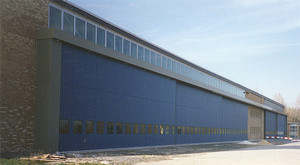 Hangartor-Anlage - BVH BGS Kassel (teleskopartig verfahrbar, 150,00 m lang, 15,00 m hoch)