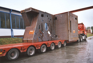 Abtransport Werkzeugmaschinenständer (Länge: 8,00 m, Breite: 4,20 m, Höhe: 3,80 m, Gewicht: 45 t)