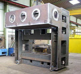 Pressenständer (Gewicht: 25 t, Länge: 5 m, Breite: 4 m, Höhe: 3 m)