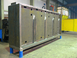 Maschinenständer-Unterbalken (Gewicht: 35 Tonnen, Länge: 5.500 mm, Breite: 2.500 mm, Höhe: 1.200 mm)