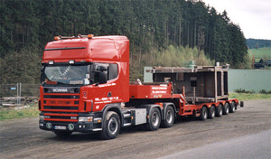 Abtransport einer Stanzpresse / Prägepresse (Länge: 5,00 m, Breite: 4,00 m, Höhe: 2,00 m, Gewicht: 50 t)