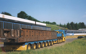 Abtransport einer Traverse (Länge: 15,00 m, Breite: 2,60 m, Höhe: 1,80 m, Gewicht: 76 t)
